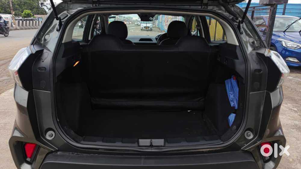 Tata Nexon 1.2 Revotron Xma Amt (s), 2022, Petrol