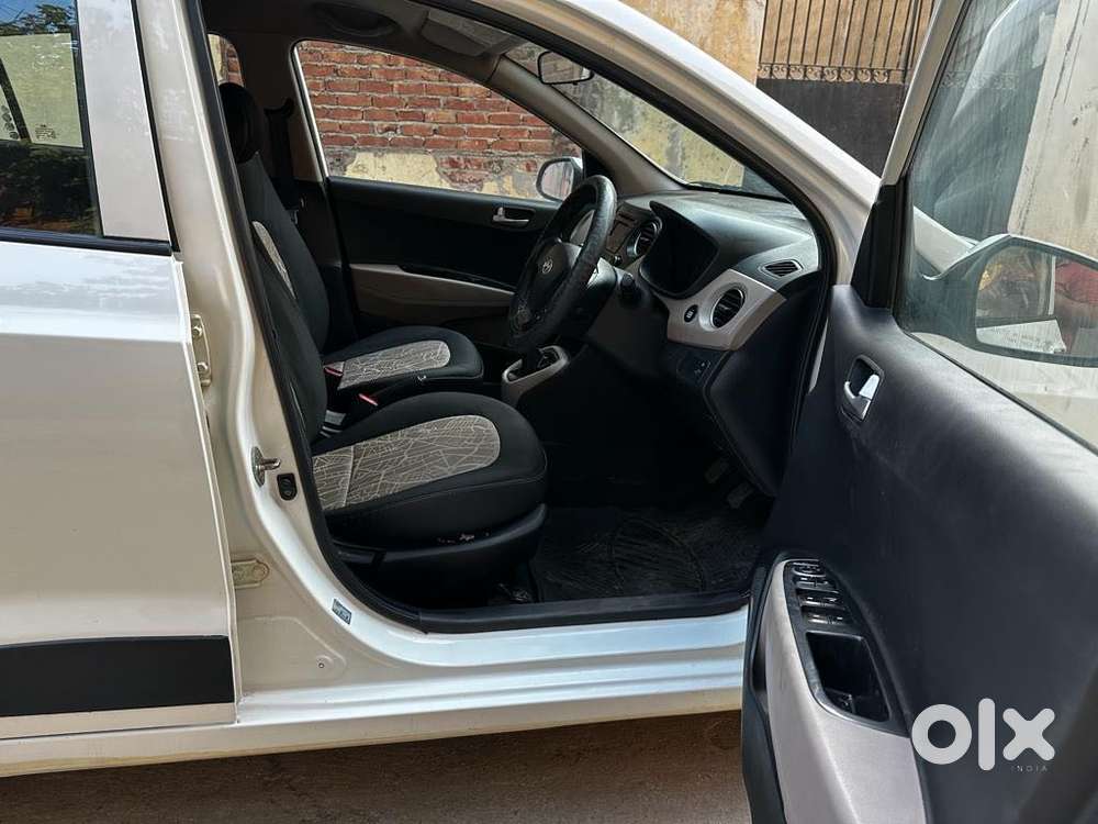 Hyundai Grand I10 Sportz Dual Tone 1.2 Crdi, 2018, Diesel