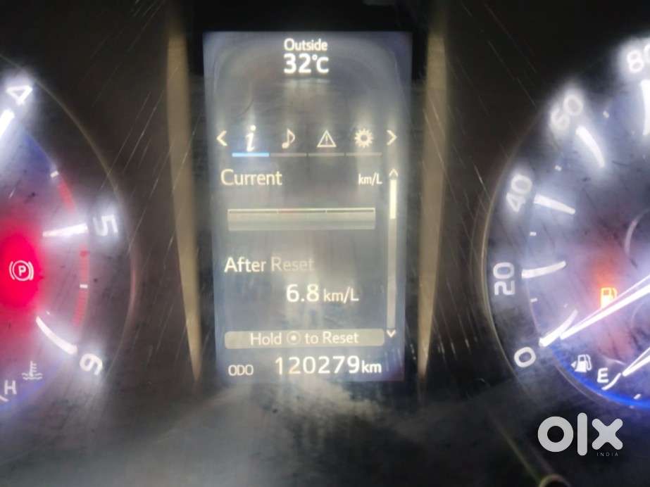 Toyota Innova Crysta 2.4 V, 2016, Diesel