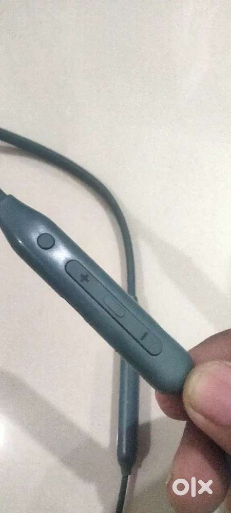 Neckband Bluetooth nice backup.
