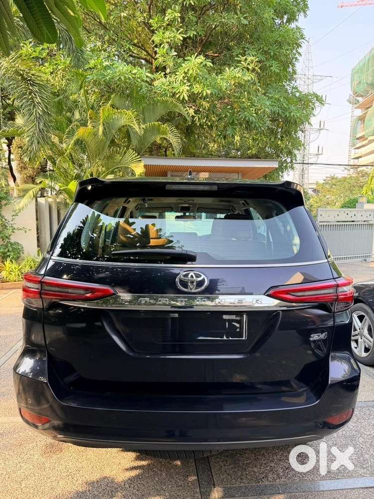 2022 Toyota Fortuner 4*4 At (black Crystalline Shine)