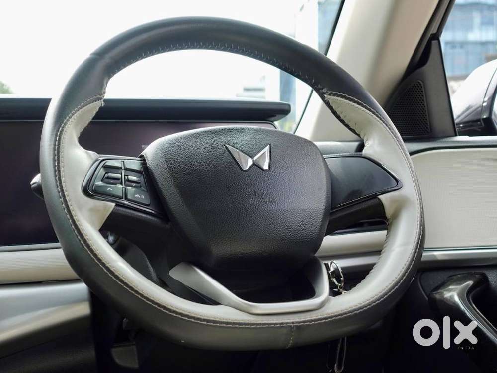 Mahindra Xuv700 2.0 Ax 5 Petrol Mt 7 Str, 2022, Petrol