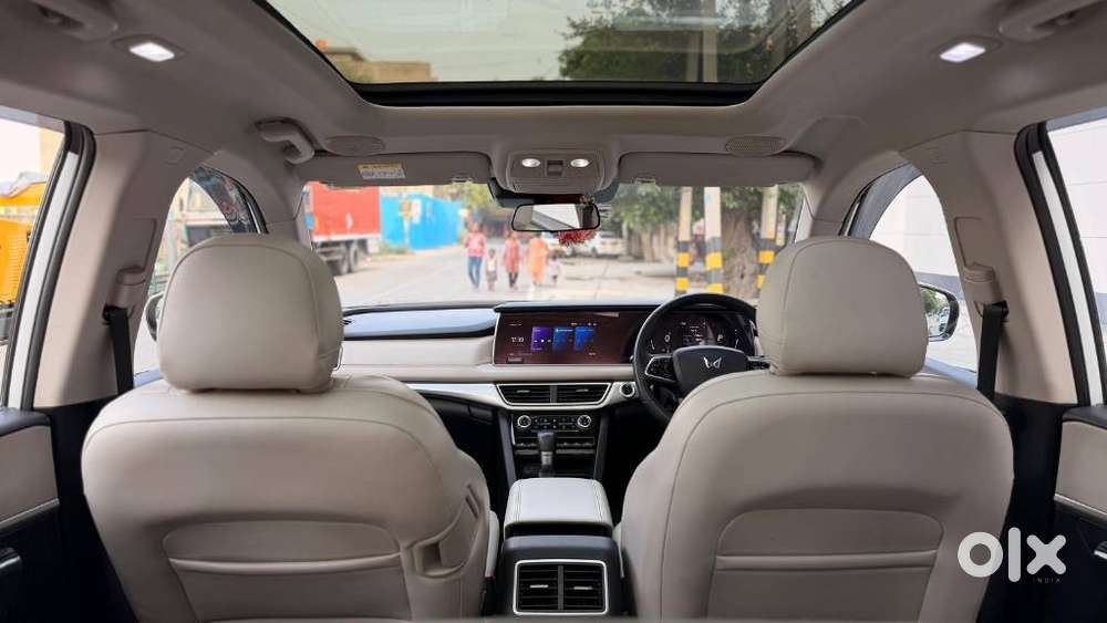 Mahindra Xuv700 2.2 Ax 7 Diesel At Luxury Pack Str, 2022, Diesel