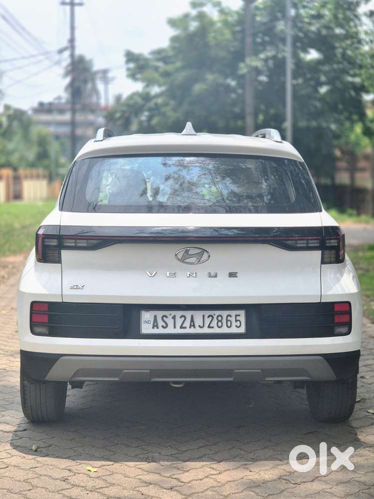 Hyundai Venue Sx Mt, 2023, Petrol