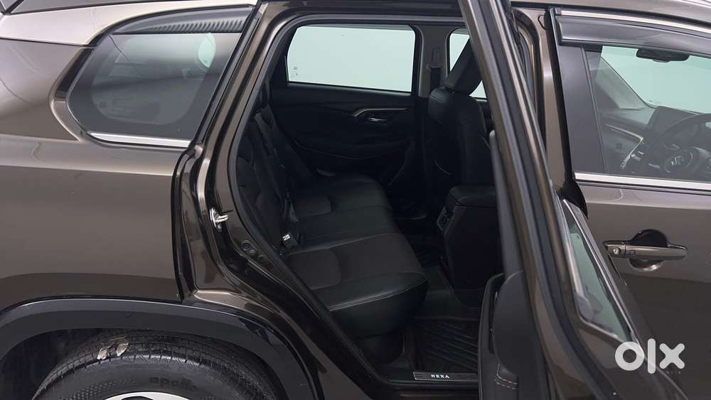 Maruti Suzuki Grand Vitara 1.5 Alpha Plus Intelligent Hybrid Ecvt, 2..