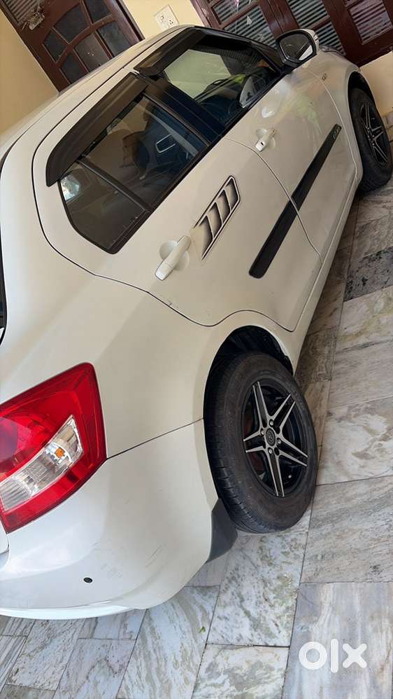 Maruti Suzuki Swift Dzire 2015