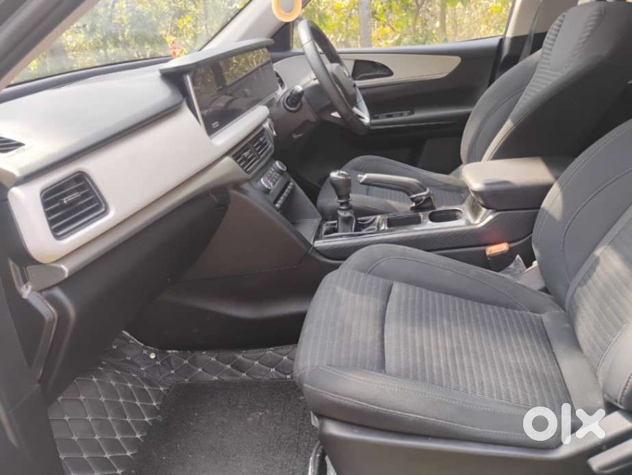 Mahindra Xuv700 2.2 Ax 5 Diesel Mt 7 Str, 2024, Diesel