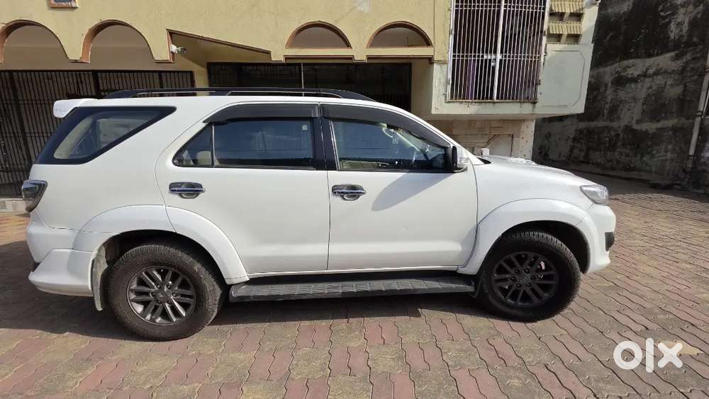 Toyota Fortuner 2015 Diesel 177000 Km Driven All New Tyres