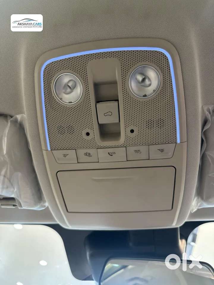 Mahindra Xuv700 2.2 Ax 7 Diesel At Luxury Pack Str Awd, 2022, Diesel