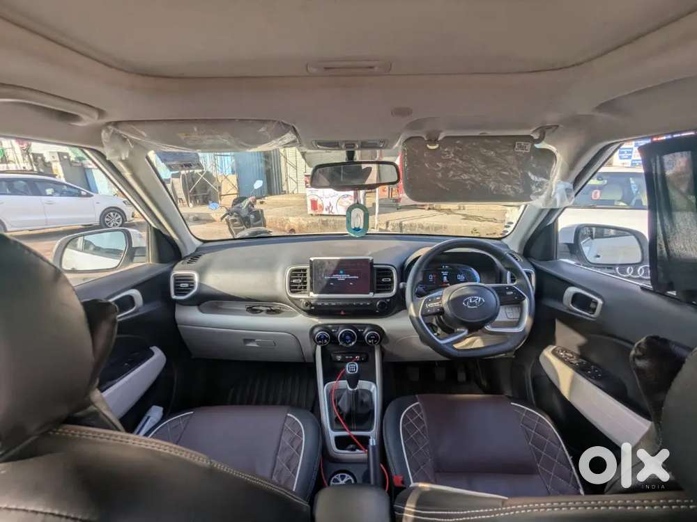 Hyundai Venue 2025 Petrol 16000 Km Driven