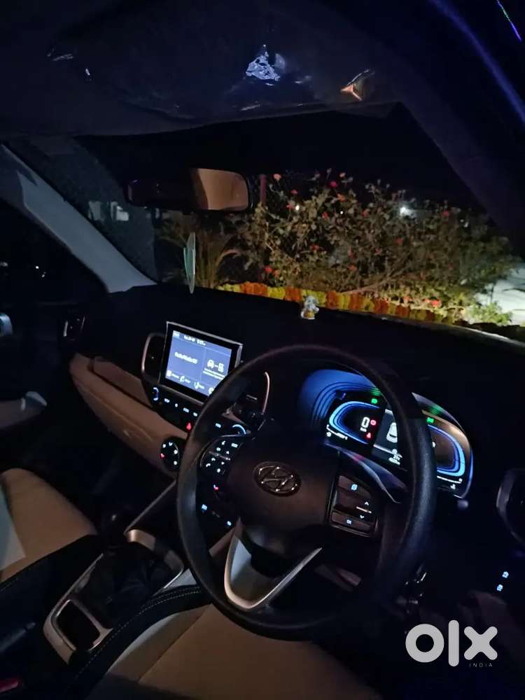Hyundai Venue 2023 Petrol 10000 Km Driven