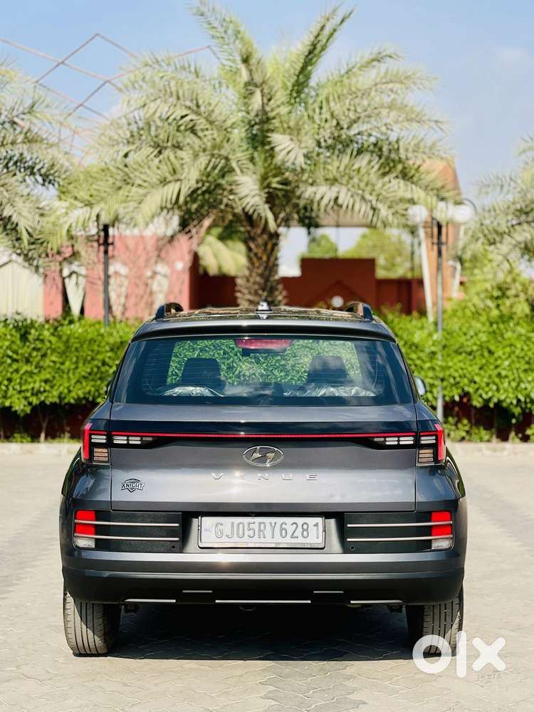 Hyundai Venue S(o) Knight Edition Mt, 2024, Petrol