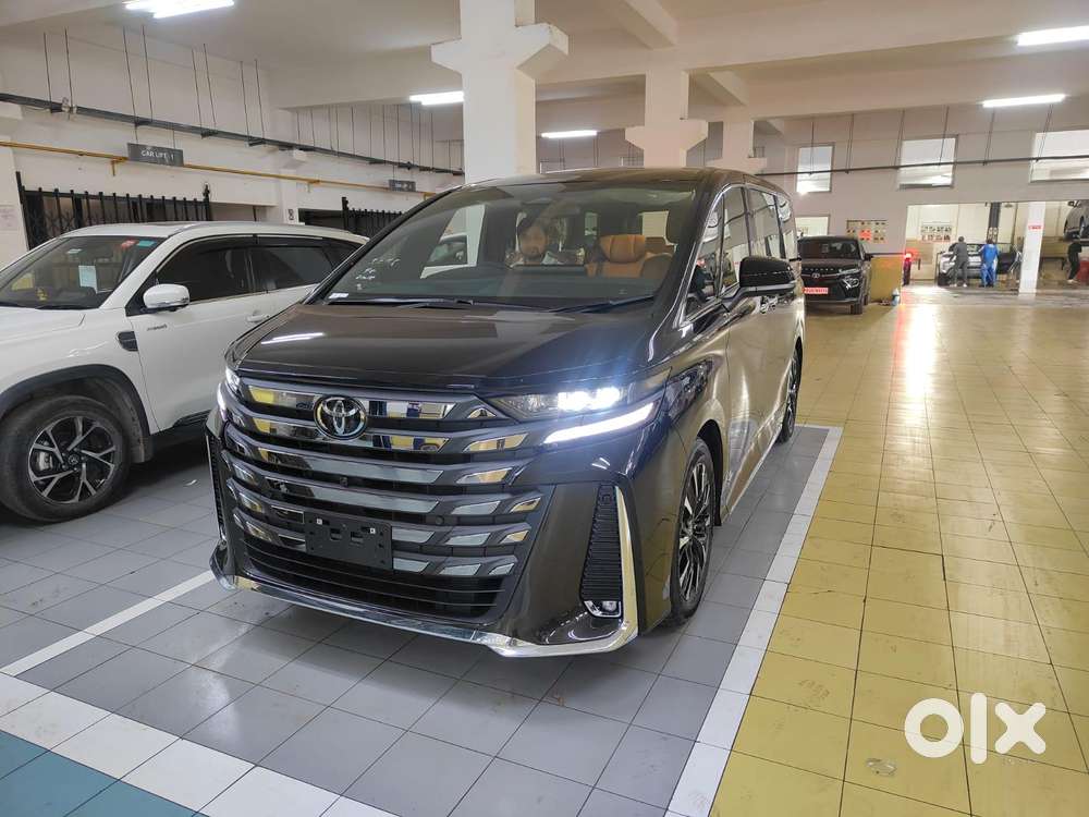 Toyota Vellfire Vip – Executive Lounge, 2025, Petrol