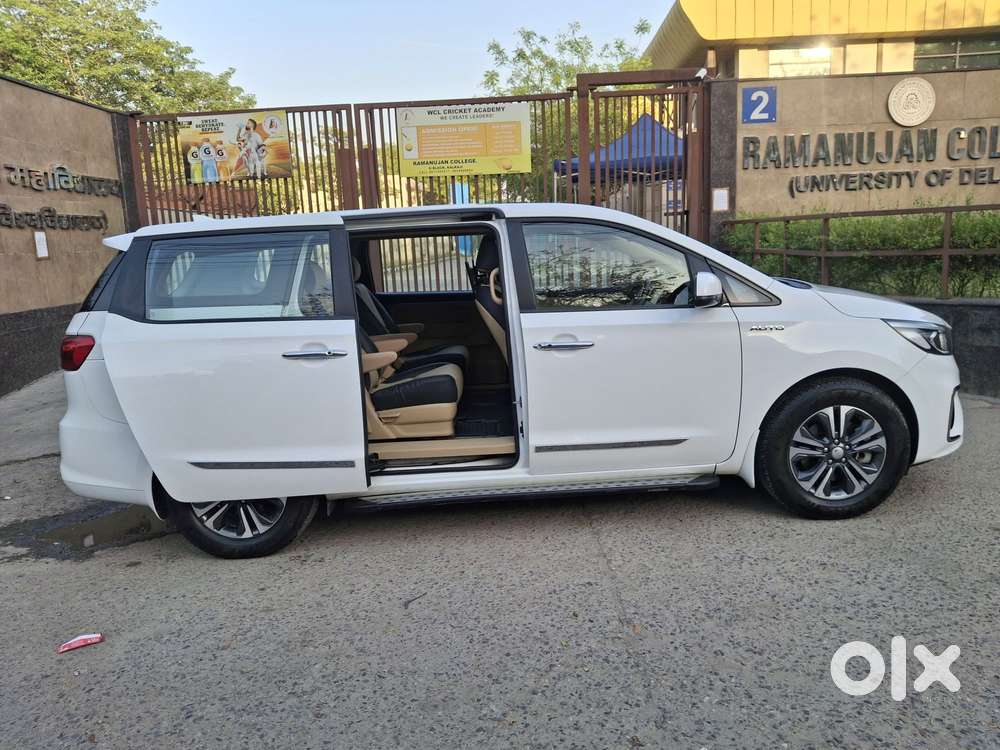 Kia Carnival Premium, 2021, Petrol