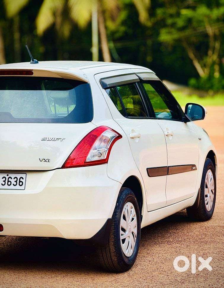 Maruti Suzuki Swift Vxi Optional, 2016, Petrol