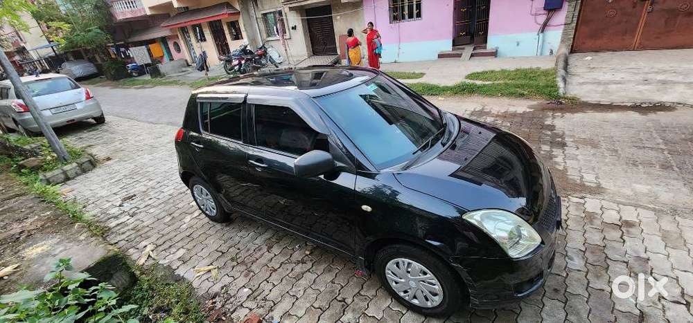 Maruti Suzuki Swift Lxi Bsiv, 2010, Petrol