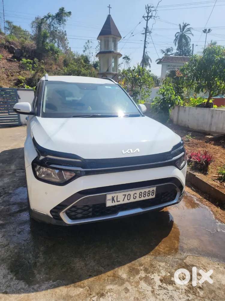 Kia Carens 2022 Petrol 29219 Km Driven Fancy Number