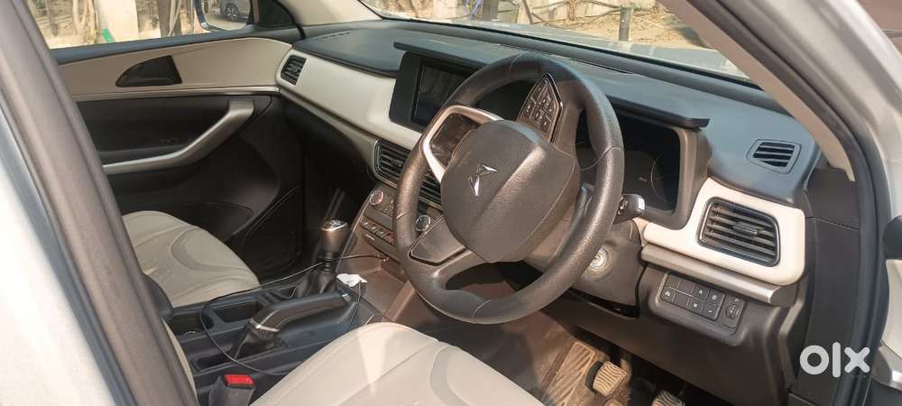 Mahindra Xuv700 Mx Diesel Mt 5 Str (e), 2022, Diesel