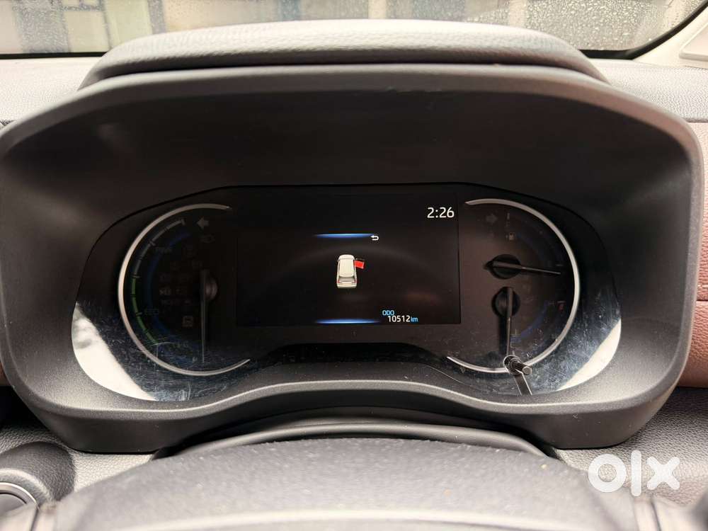 Toyota Innova Hycross 2.0 Zx Hybrid 7 Str, 2025, Petrol