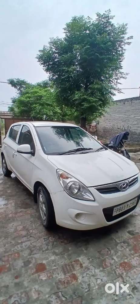 Urgent Sale Good Condition Car, I 20 Sportz 2011 Passing 2031 Takk