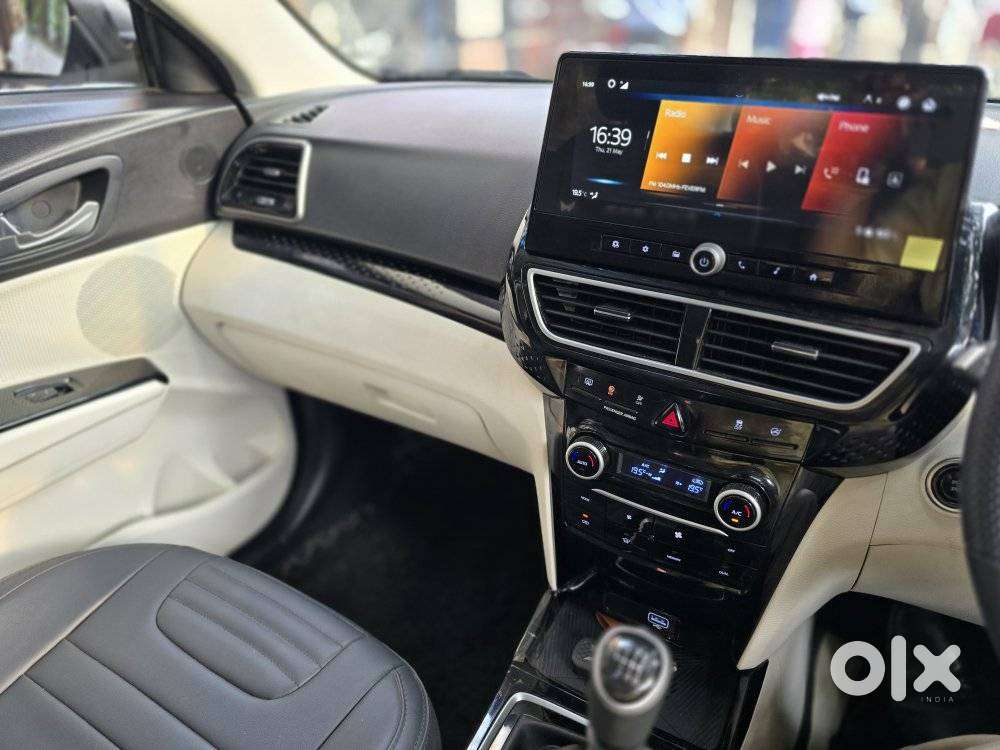Mahindra Xuv 3xo Ax5 Pm Mt, 2025, Petrol