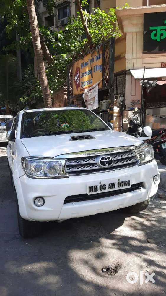 Toyota Fortuner 2010 Dec Almost 2011diesel 180000 Km Driven