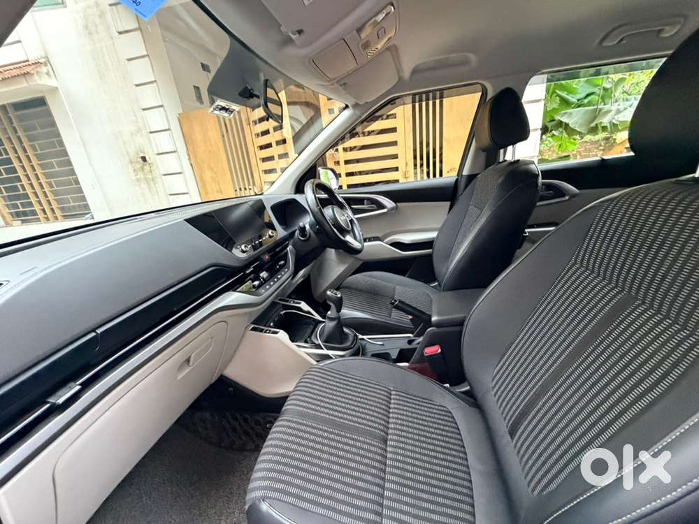 Kia Carens 2024 Cng & Hybrids Petrol Manual (25000 Km Driven)