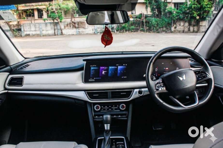 Mahindra Xuv700 2.0 Ax 7 Petrol At Luxury Pack Str, 2024, Petrol