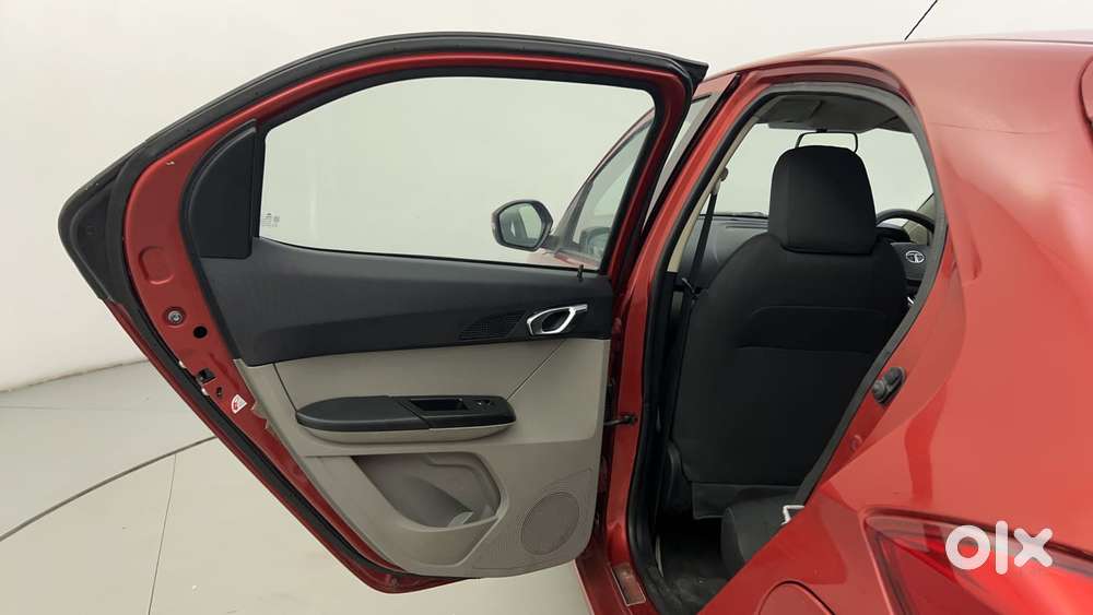 Tata Tiago Xza, 2017, Petrol