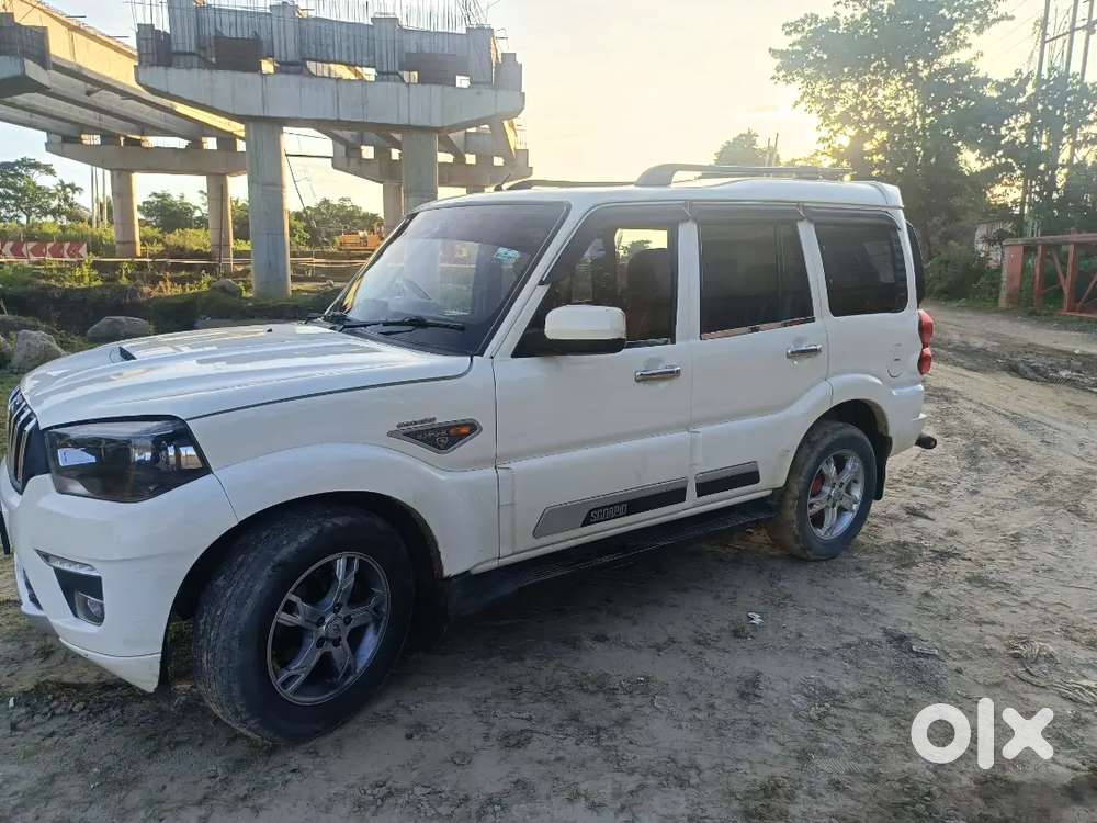Mahindra Scorpio S10