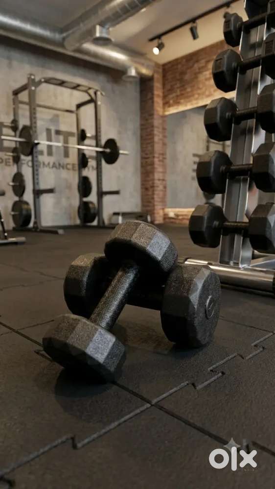 2.5 kg gym dumble (2 piece) . Make your muscles right now