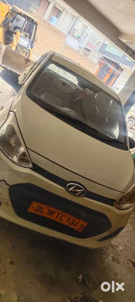 2018 Hyundai Xcent Base . बैटरी और टायर नए है