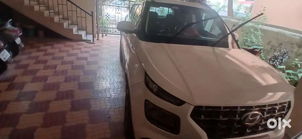 Hyundai Venue 2021 Petrol 145000 Km Driven