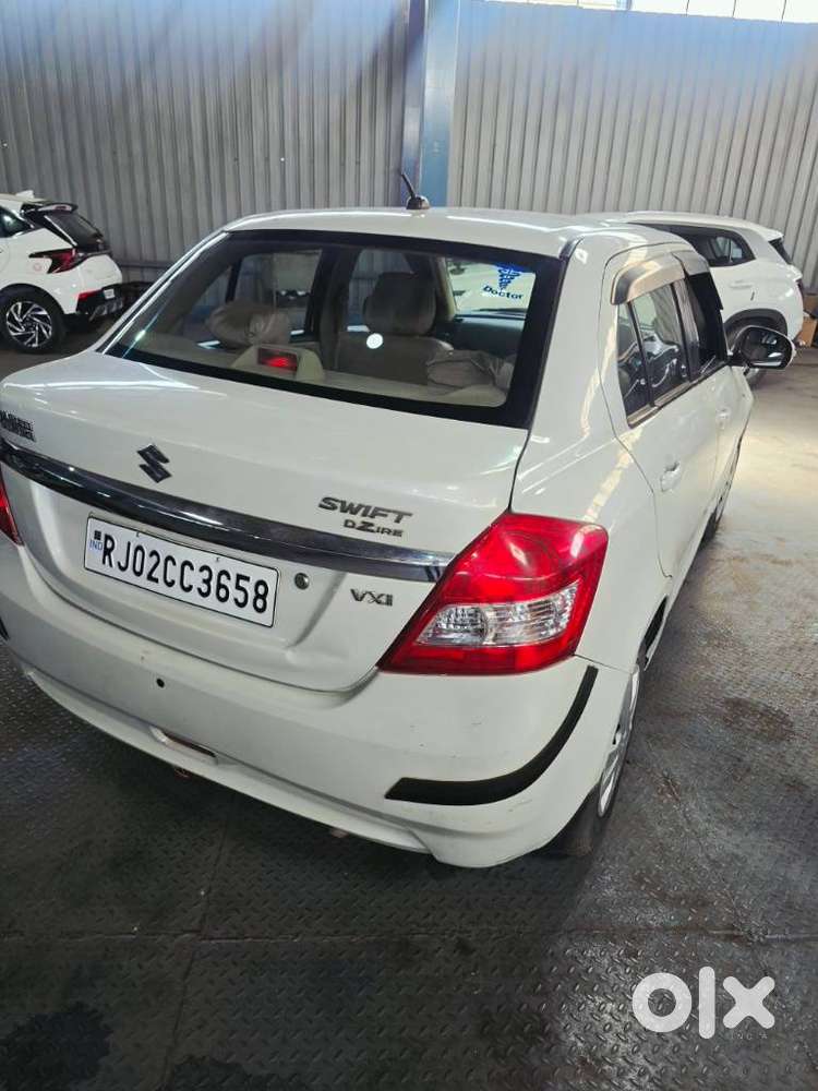 Maruti Suzuki Swift Dzire 1.2 Vxi Bsiv, 2015, Petrol