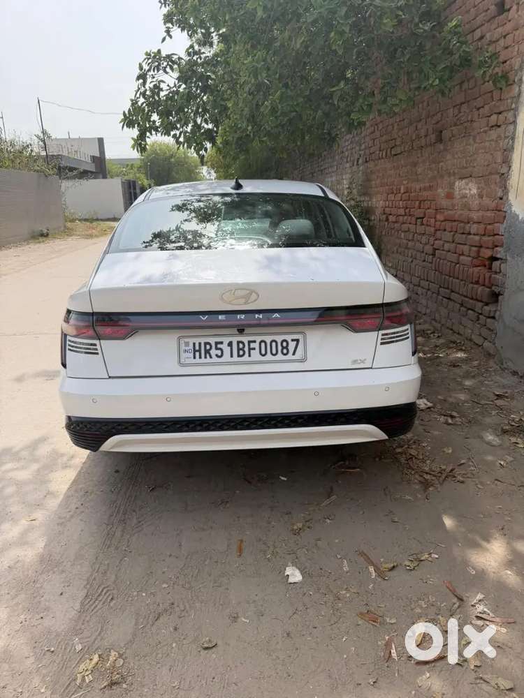 Verna 2024 Top Model Petrol White Colour
