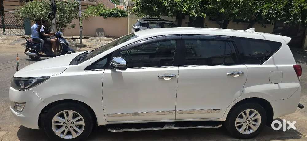 Toyota Innova Crysta 2020 G 8 Setter (showroom Track)