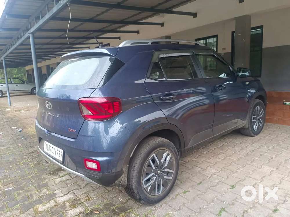 2022 May Automatic Hyundai Venue Dct Engine 76000 Km Driven 950000