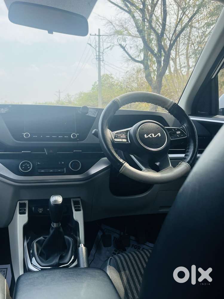 Kia Carens, 2023, Petrol