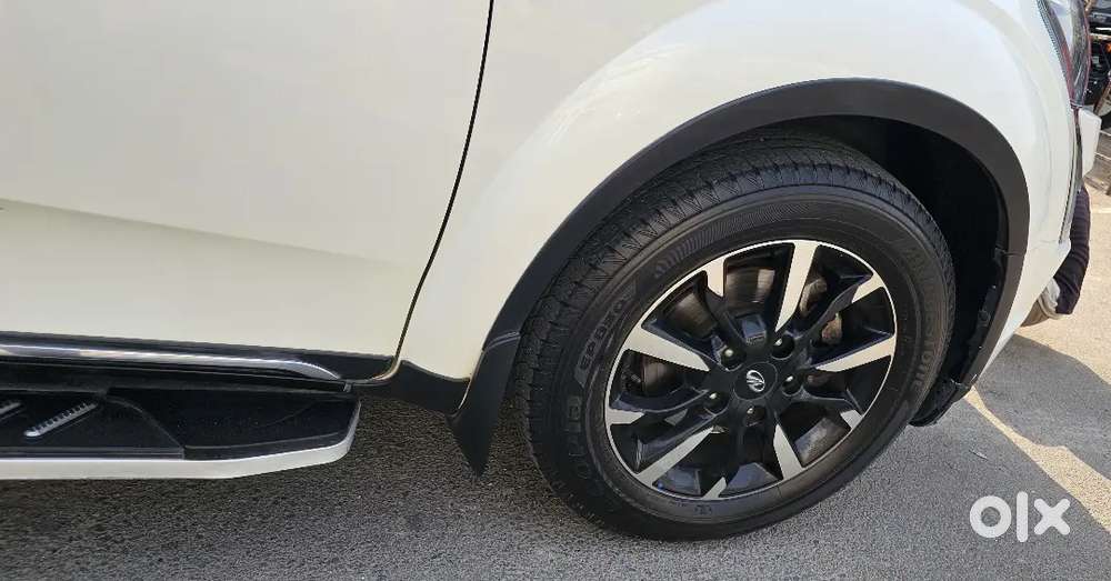Mahindra Xuv500 2019.  W. 11 Optional Top