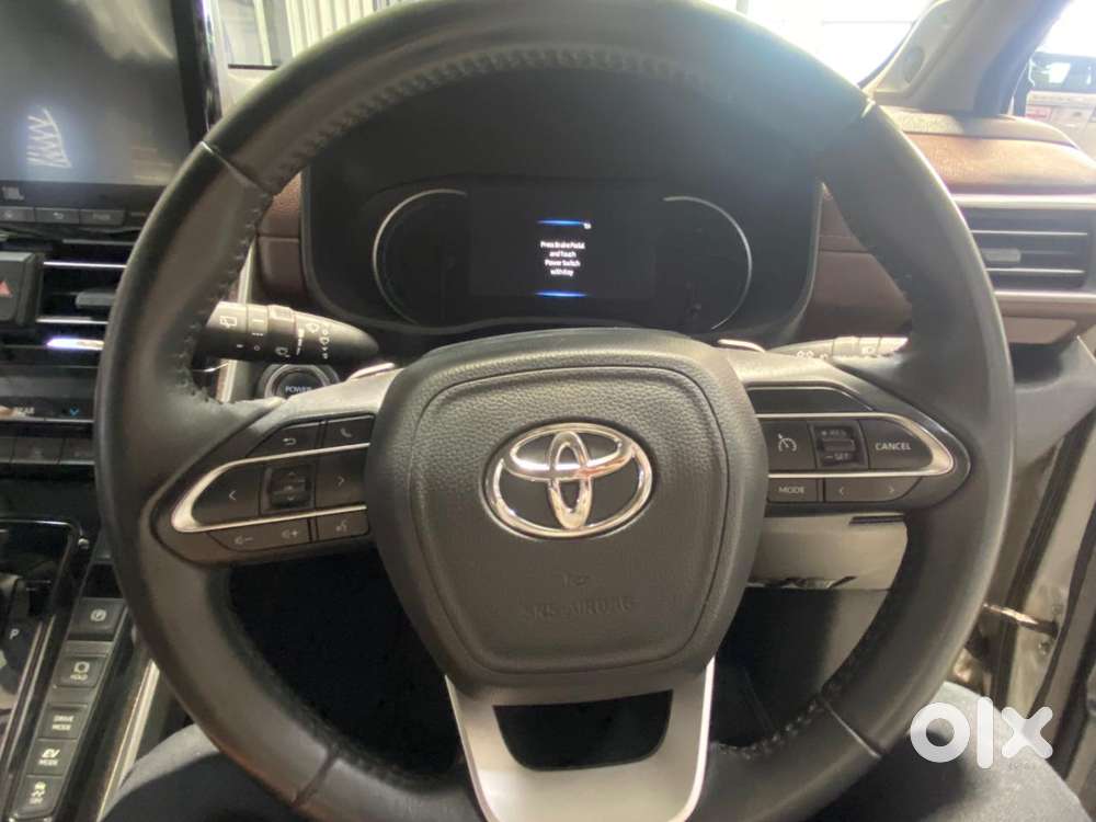 Toyota Innova Hycross 2.0 Zx Hybrid 7 Str, 2025, Petrol