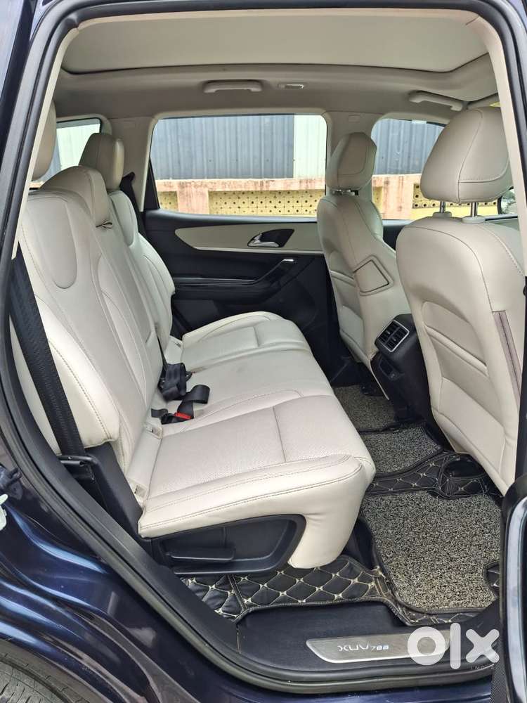 Mahindra Xuv700 2.0 Ax 7 Petrol At Str, 2023, Petrol