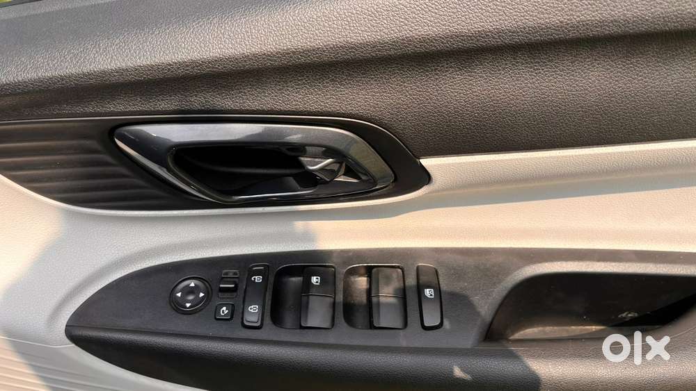 Hyundai I20 Sportz 1.2 Mt Dual Tone, 2024, Petrol