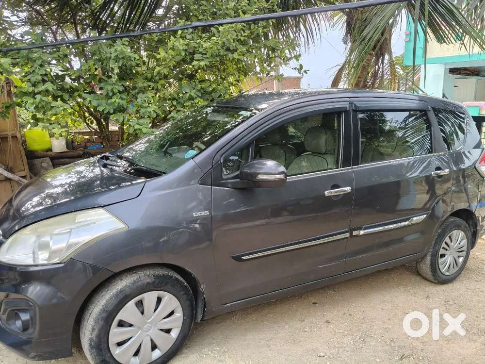 Maruti Suzuki Ertiga Vdi 2016 Everything Is Fine But Small Screatchess