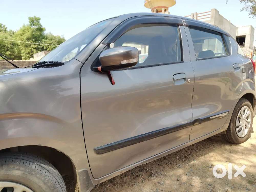 Kam Chali Hui Car Hai Vyapri Ki Hai  Company Me Service Record Ke Sath