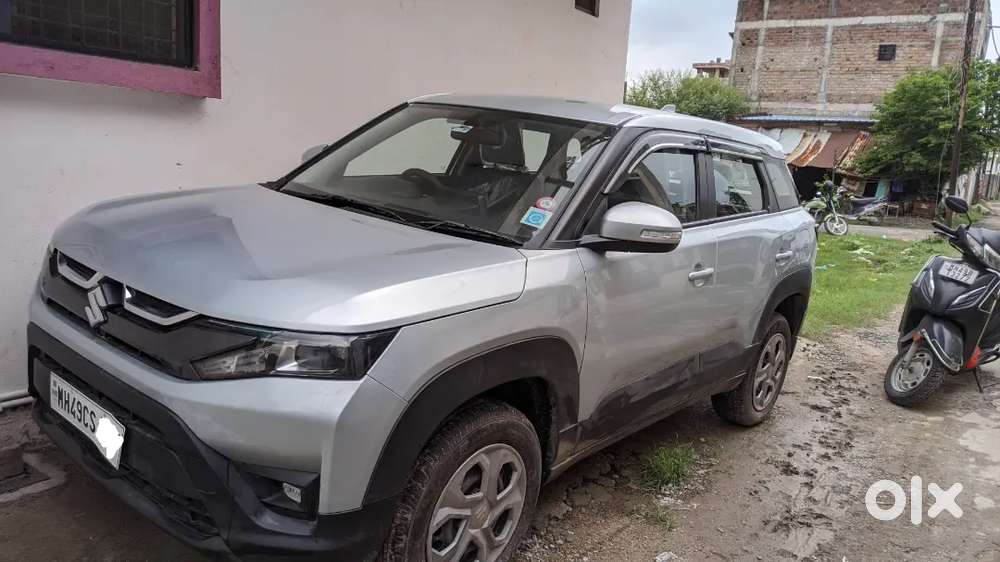 Almost New Maruti Brezza Vxi 2025 Petrol &ndash; Prime Splendid Silver
