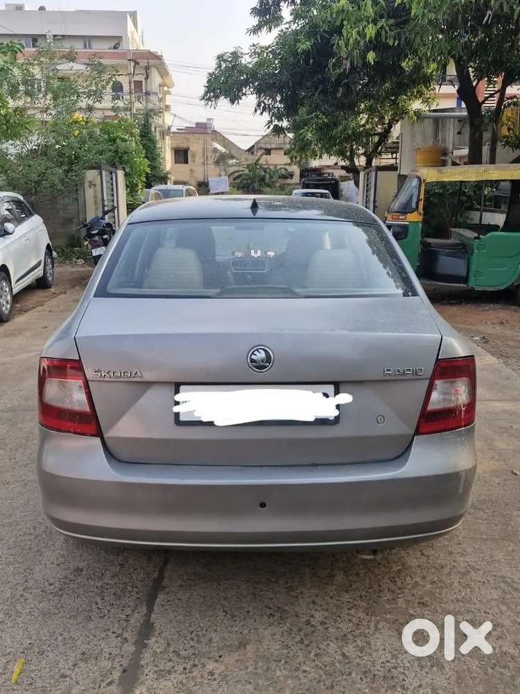 Skoda Rapid Ambition Plus 2013