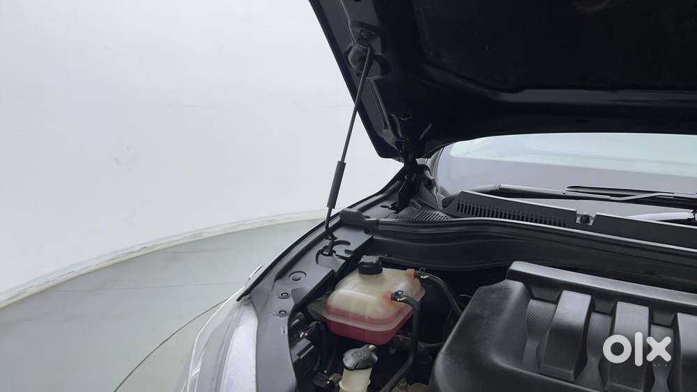 Mahindra Xuv700 2.0 Ax 7 Petrol At Str, 2023, Petrol