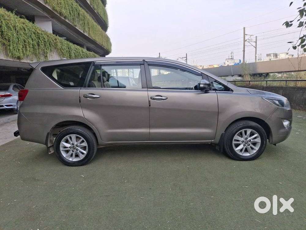 Toyota Innova Crysta 2.4 V 8 Str, 2016, Diesel