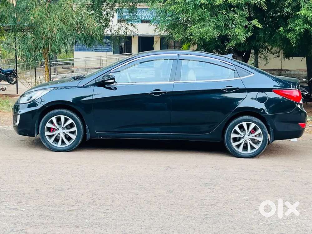 స్క్రాప్ వెహికల్స్ కనబడడం