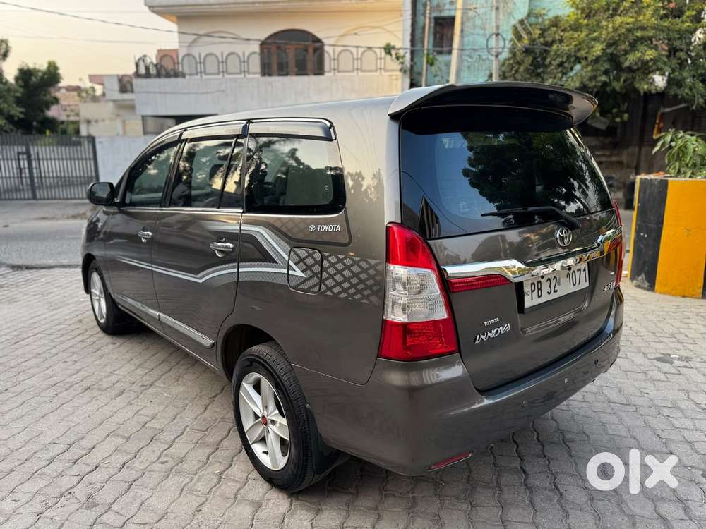 Toyota Innova 2.5 V Diesel 8-seater, 2011, Diesel